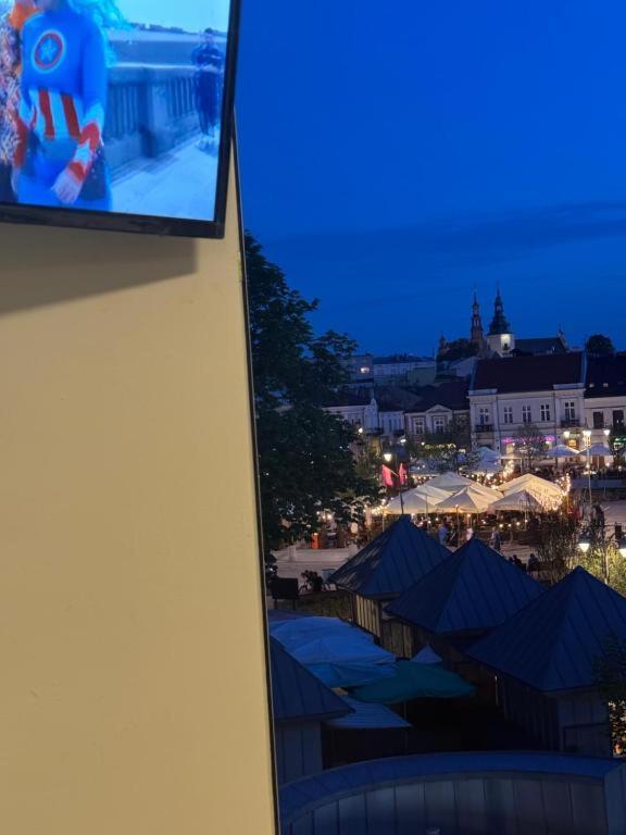 Hotelowe Pokoje Paris -Rynek Centrum- City One 凯尔采 外观 照片