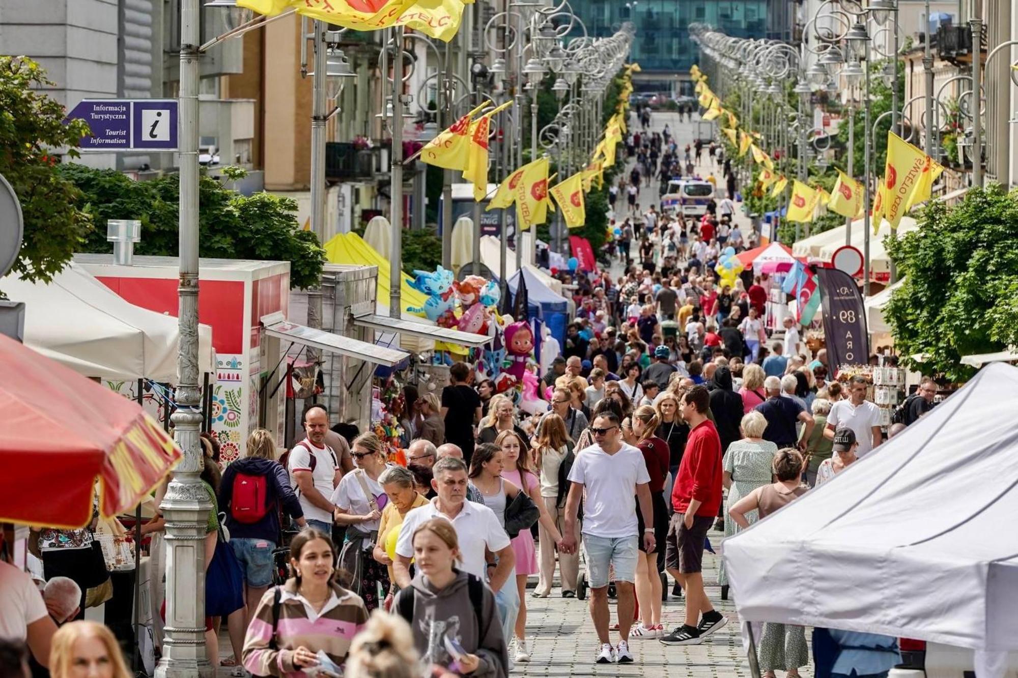 Hotelowe Pokoje Paris -Rynek Centrum- City One 凯尔采 外观 照片